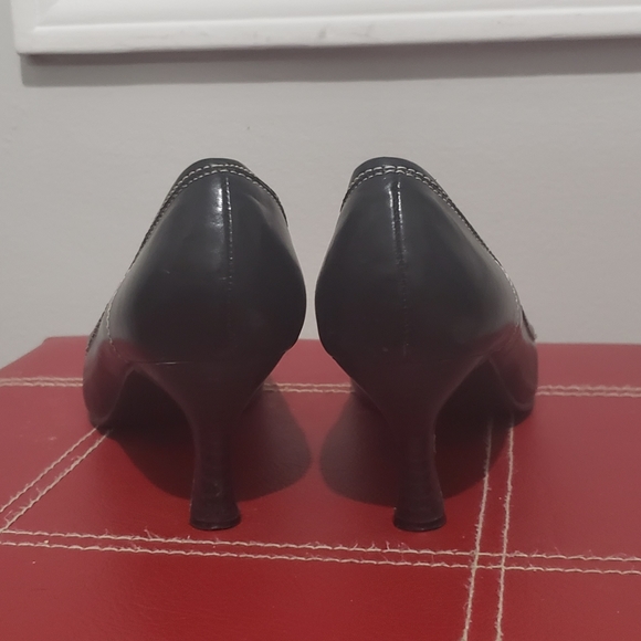 Shoes - Picture 6 of 9